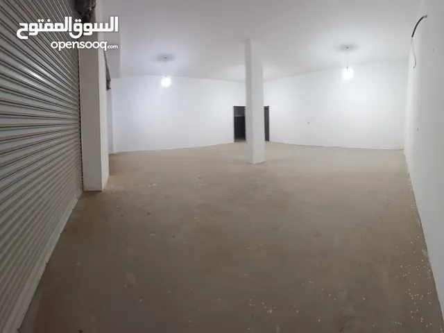مخزن للإيجار