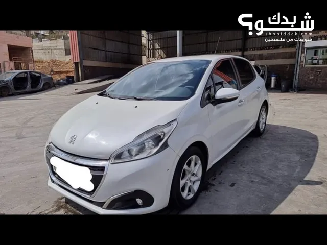 Peugeot 208 2016 in Hebron