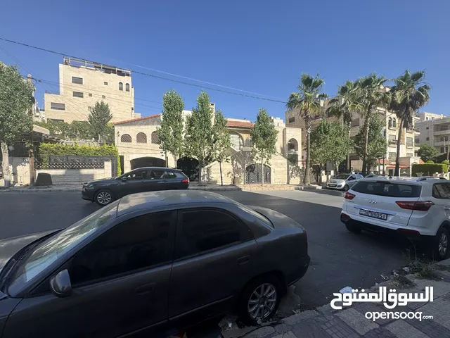 الرابيه فيلا موقع مميز الارض 950م بناء 800م بسعر اقل من الارض