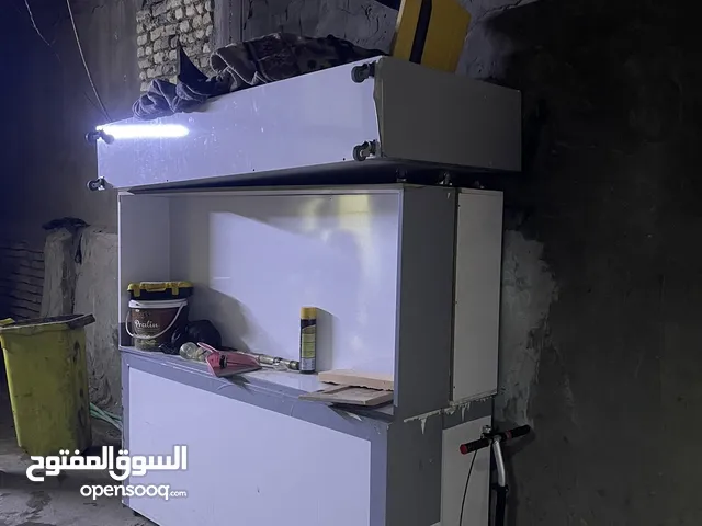 رفوف بحاله جديده مع تايرات متحركه العرض 180س الطول 80س العدد 5 قطع شرط جدد