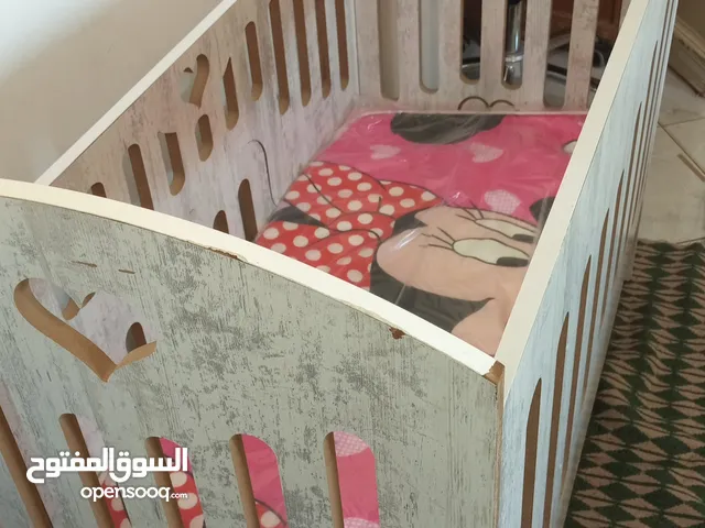 تخت اطفال خشب للبيع