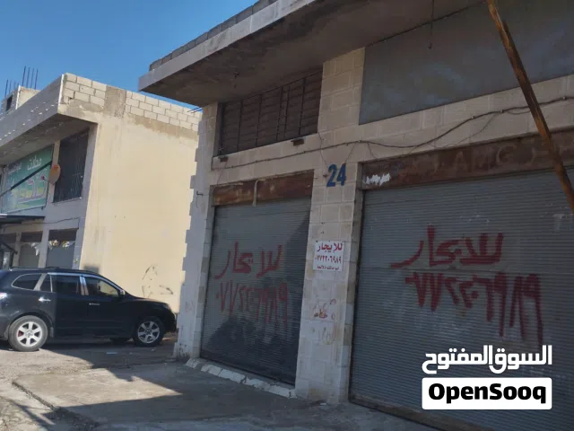 مخازن اثنان بجانب بعضهما البعض للبيع