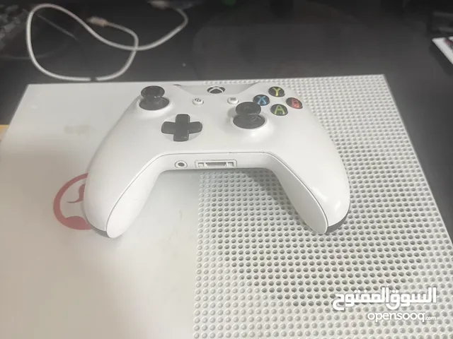 Xbox one s  مستعمل مع يد تحكم لا يوجد التوصيل الا لاماكن قريبة +مستعملة +اسلاكها