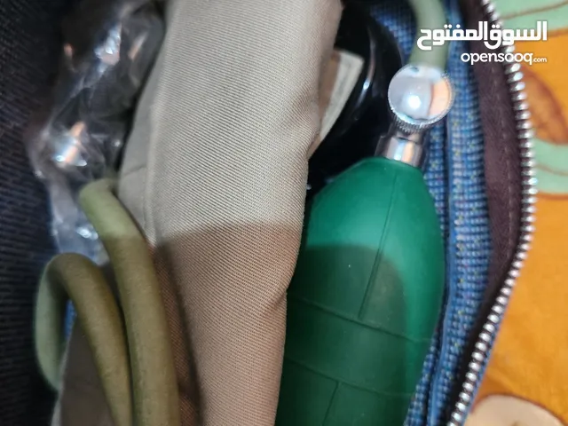 عدة طبية كلاسيكية نادرة – جهاز ضغط وأدوات فحص زجاجية