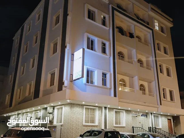 شقه فندقيه فاخره للايجار اليومي خريف ظفار 2025