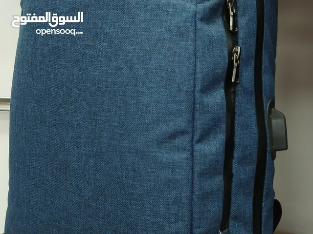 شنطه لاب توب مبطنه ضد الصدمات ومزودة بمنفذ usb