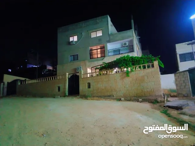 156 m2 5 Bedrooms Townhouse for Sale in Zarqa Al Sukhneh