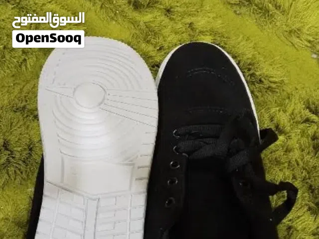 كوتش كاجوال أسود x نعل أبيض - خفيف ومريح جداً - جديد زيرو!