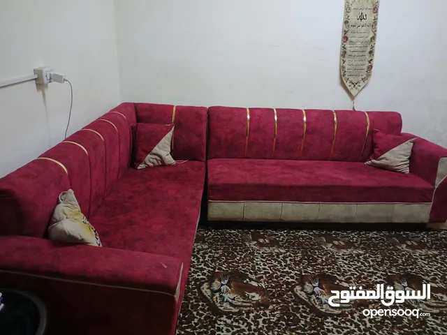 طقم كنبايات بحاله ممتازه 8مقاعد مع برادي