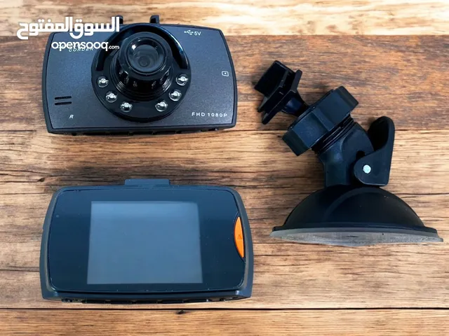 كاميرا سيارة أمامية (Dash Cam) مع ملحق التثبيت الزجاجي