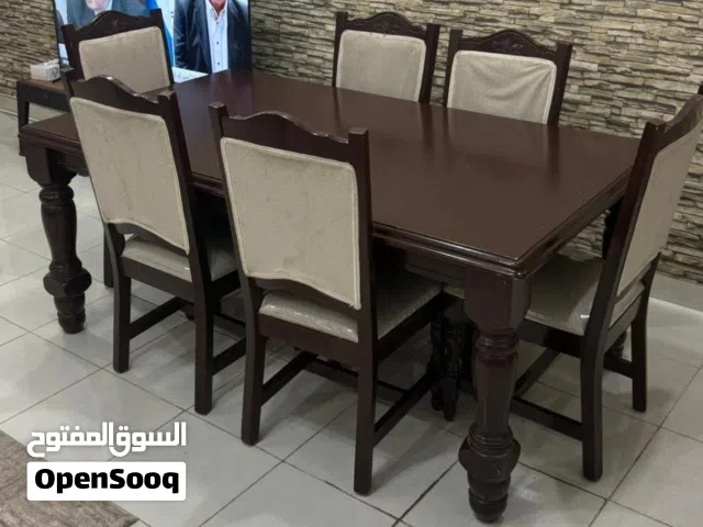 للبيع طاولة طعام خشب مع 6 كراسي بحالة ممتازة