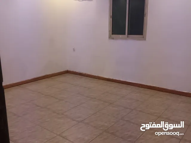 شقه في حي العقيق مكونه منطقه الرياض غرفتين وصاله ومطبخ وحمام