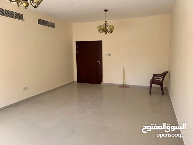 ابو علاء بالقاسمية  3 غرف وصاله للايجار السنوي بلكونه خزائن بالحائط اطلالة مفتوحة  قريبة جدا من نستو