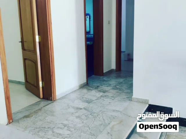 فيلا تجاريه ارضيه تصلح لشركات والعيادات والأنشطة تجاريه ف بن عاشور