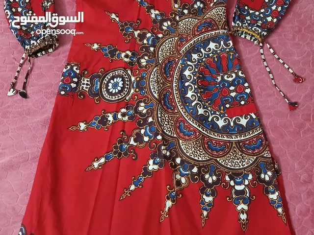 Long red blouse/ بلوزة حمراء طويلة