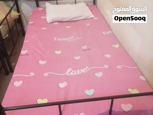 سرير صغير نظيف