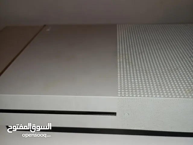 XBOX ONE S 1TIRA Xbox one s 1t الجهاز نضيف ما يشكي من شي معاه حساب مشترك في طقره خفيفه ب800ونساعد