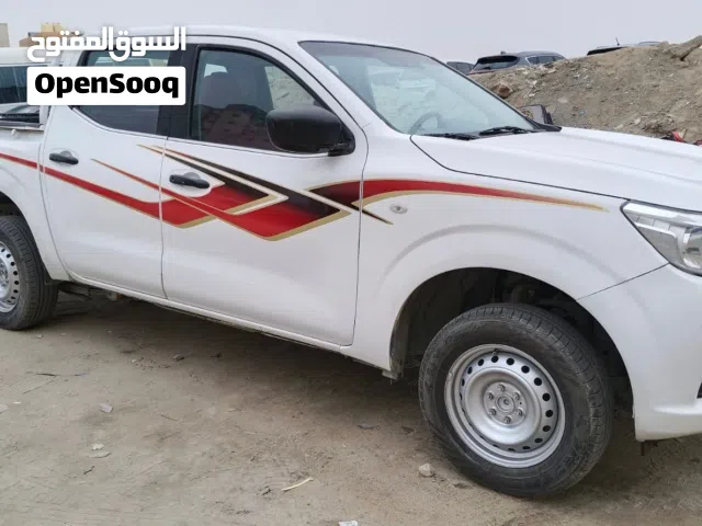 خدمة وانيت باص مقفل نقل الاغراض بضائع في جميع مناطق الكويت خدمة 24ساعه
