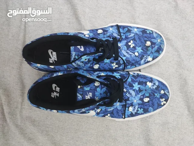 42 Sport Shoes in Blida