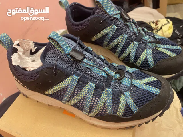 حذاء ماركة ميريل الأمريكية