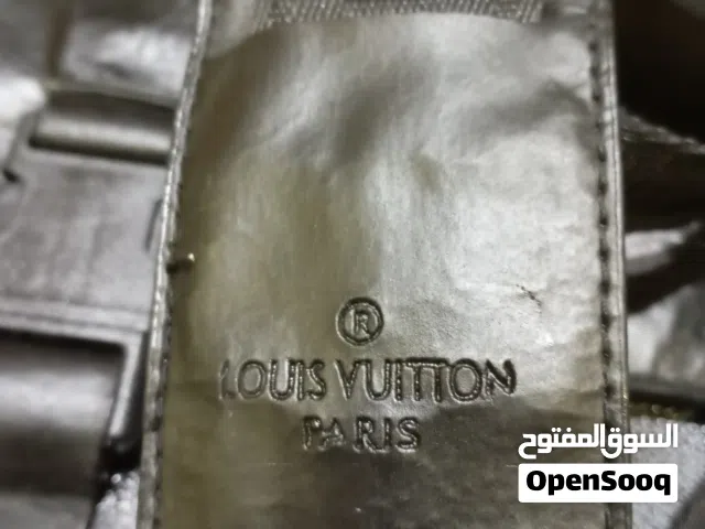 شنطه كتف رجالي بحال الجديد خاليه من العيوب