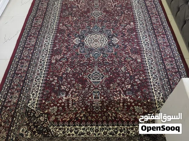سجادة بلون نبيتي ومشاية بسعر 5 دينار فقط لسرعه البيع