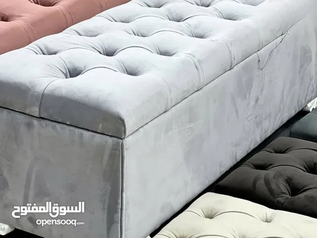 بفات صندوق فتح وتسكير للجلوس والديكورات متوفرة بالحجمين كبير وصغير يوجد جميع الألوان .