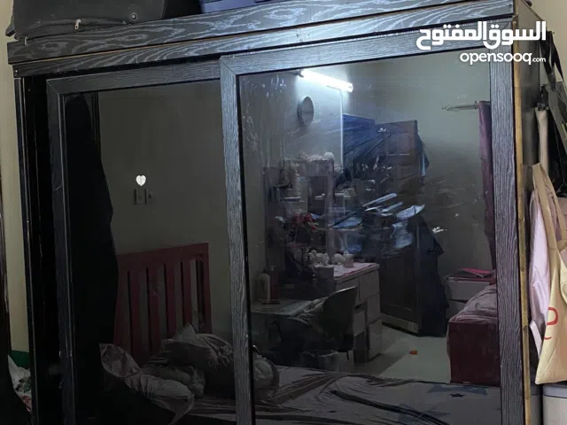 كبت ملابس عرضه 2متر اسود وفيه جامة