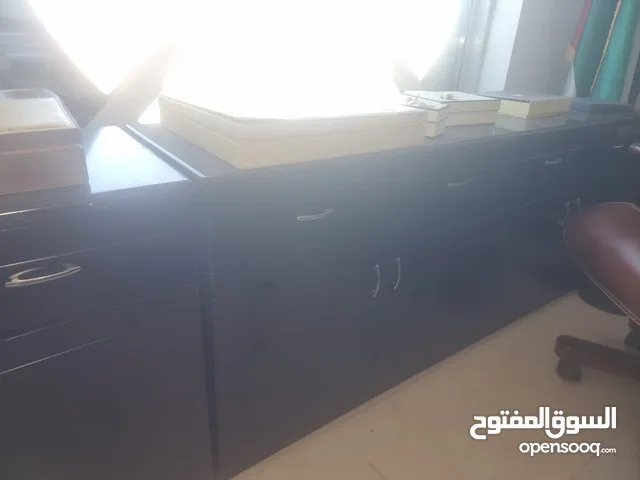 لليع المستعجل - أثاث مكتبي فاخر في أبوظبي - ومعدات كوفي شوب