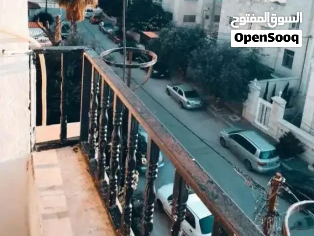 شقة للايجار 230 متر داخلي + 150 خارجي تصلح روضة او حضانة