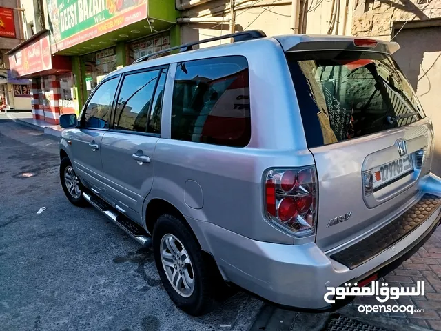 Honda ( MRV ) - 2006, Silver - 6 Cylinder- 4WD -19 8 seats -Great family car.