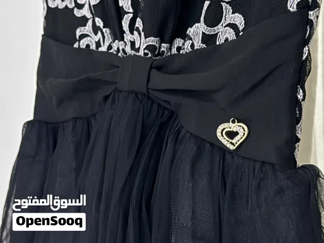 فستان أنيق بحالة ممتازة"