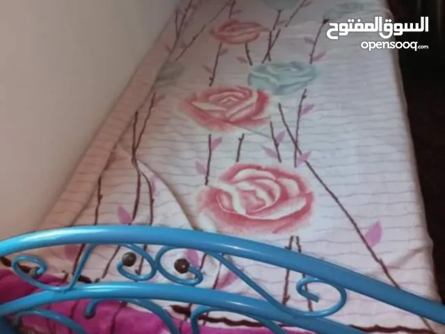 سرير حديد مع فرشته طبية للبيع