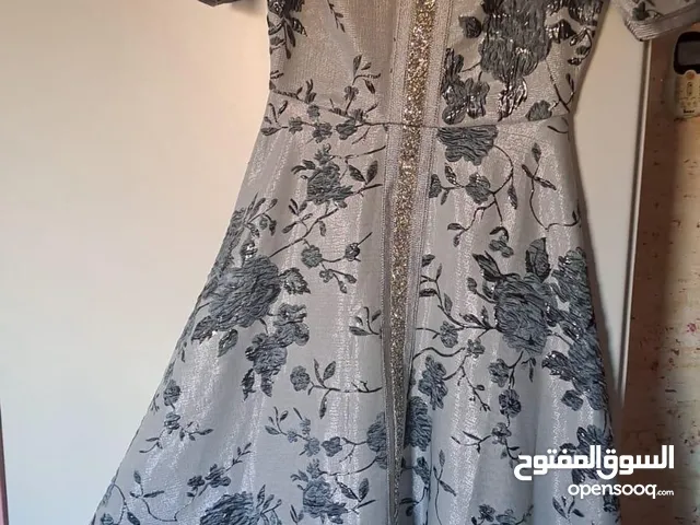 فستان سهره او عرس جديد مش ملبوس للبيع