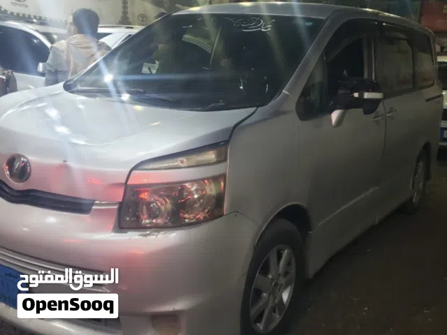 2009 تويوتا فوكسي Standard