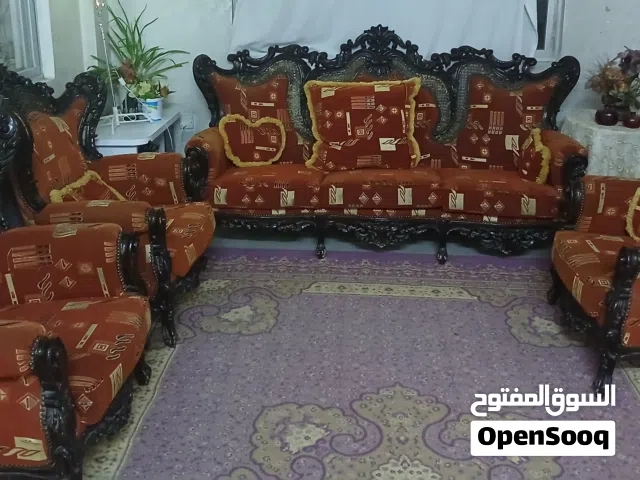 طقم كنب 7مقاعد– خشب متين وتصميم محفور – مستعمل بحالة ممتازة  للبيع طقم كنب كلاسيكي مميّز بجودة