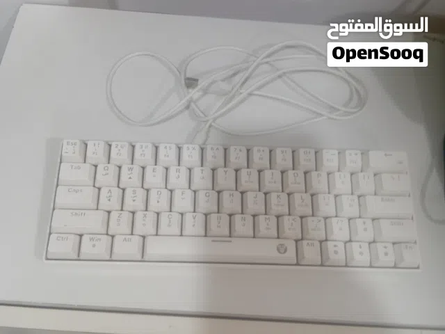 كيبورد للبيع السعر 7 دنانير