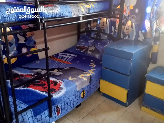 تخوت حديد طابقين مع وحد ادراج +تخت حديد مفرد. بحال ممتااز ،جداً استخدام خفيف