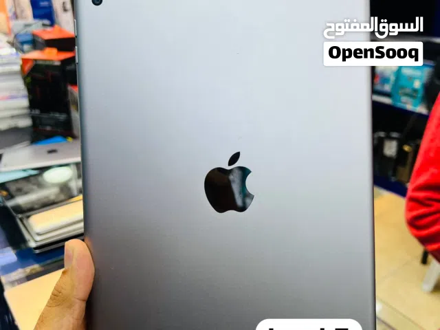 Apple iPad 5 (32 GB, Wi‐Fi, Space Gray) – Excellent Condition