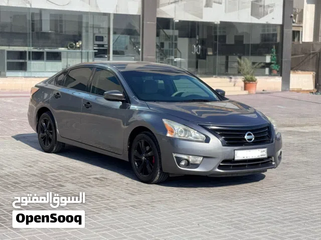 Nissan altima  2016 (Grey)