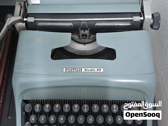 ألة كاتبة انجليزية قديمة