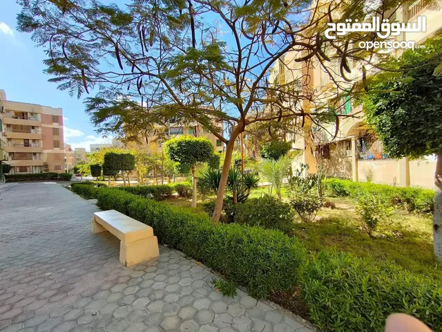 171m2 3 Bedrooms Apartments for Sale in Giza 6th of October