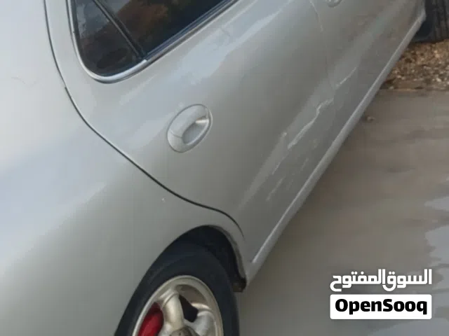 1997 هيونداي افانتي Standard