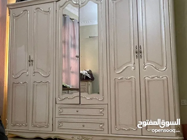 خزانة ملابس مع مراية و ادراج