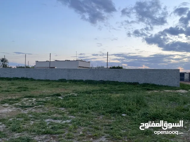 قطعة ارض للبيع مساحتها 870 متر طريقها ملطومه موقع سكني ممتاز الأرض ملك والملك لله