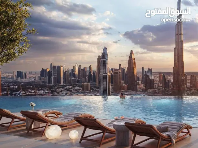 شقة مصممة بذوق رفيع وإطلالات مذهلة على أبراج دبي الشاهقة بمساحة واسعة 1399 قدم وسعر تنافسي