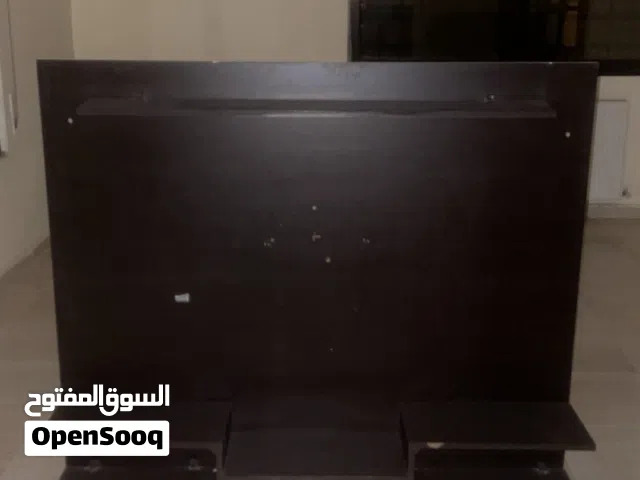 ديكور شاشة عصري فاخر يضيف لمسة فخامة وأناقة للمنزل بتصميم حديث يناسب جميع الصالات