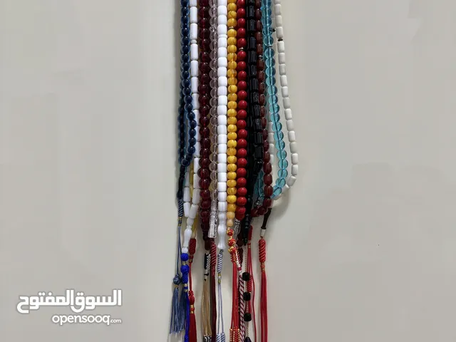 للبيع عدد 12 سبحة شبه جديدة باللوان وانواع مختلفة البيع للكل ب 1600 درهم