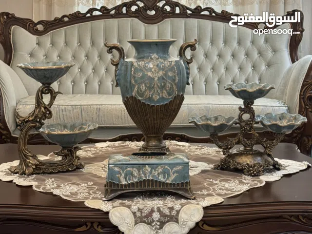 تحفيات ماركة تركي عدد 4 تتكون من مزاهر للورود وستاندات للحلويات والكرزات بالاضافة الى حافظة كلنكس