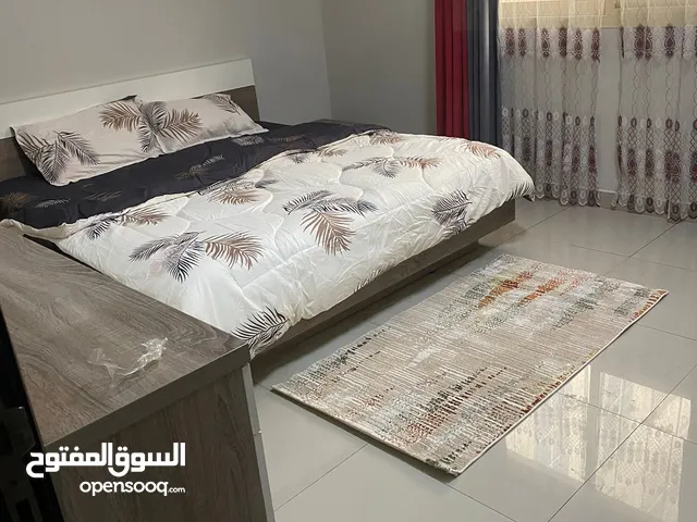 متاح الان شقه غرفتين وصاله للايجار الشهري في الراشديه 1 ممتازه